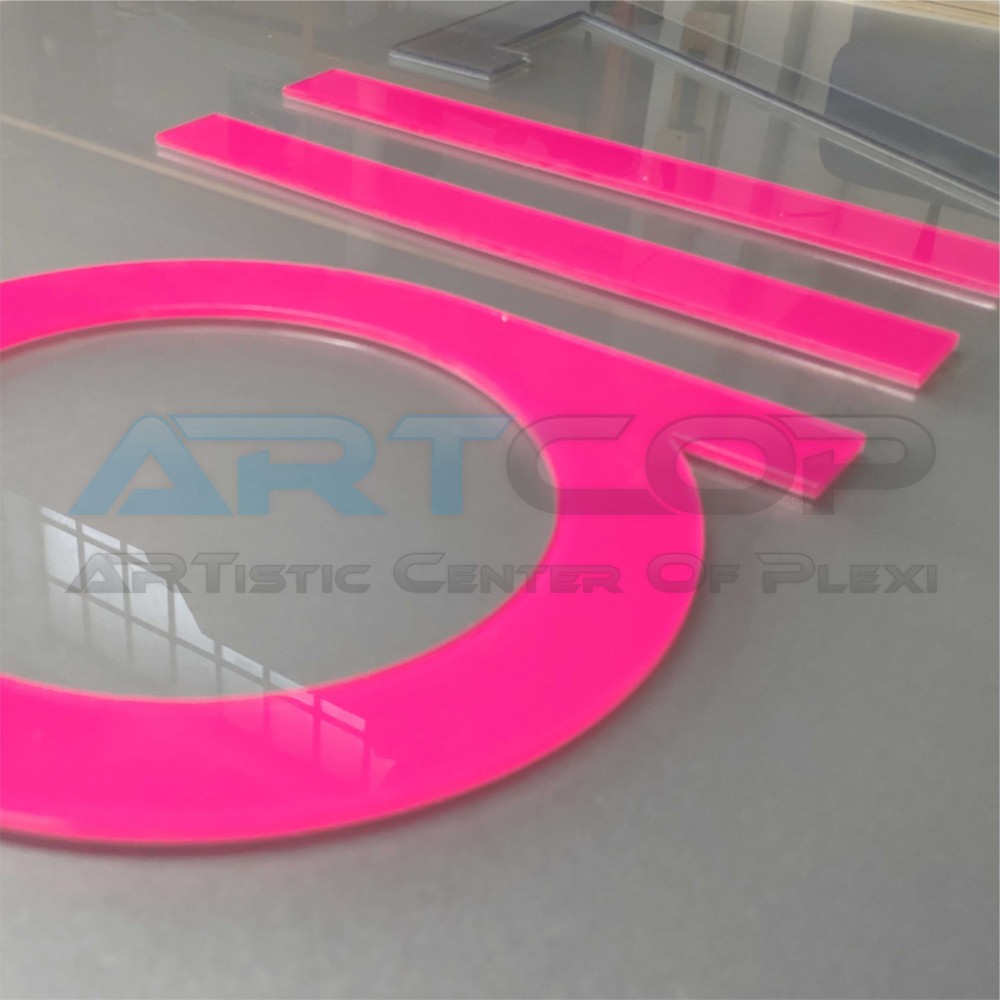 Tablica reklamowa, litery 3D z plexi + nadruk kolorem na literach w technologii UV