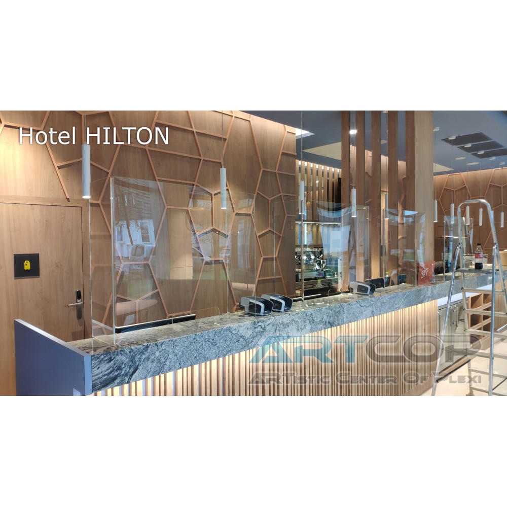 Osłony antycowidowe z plexi - hotel HILTON